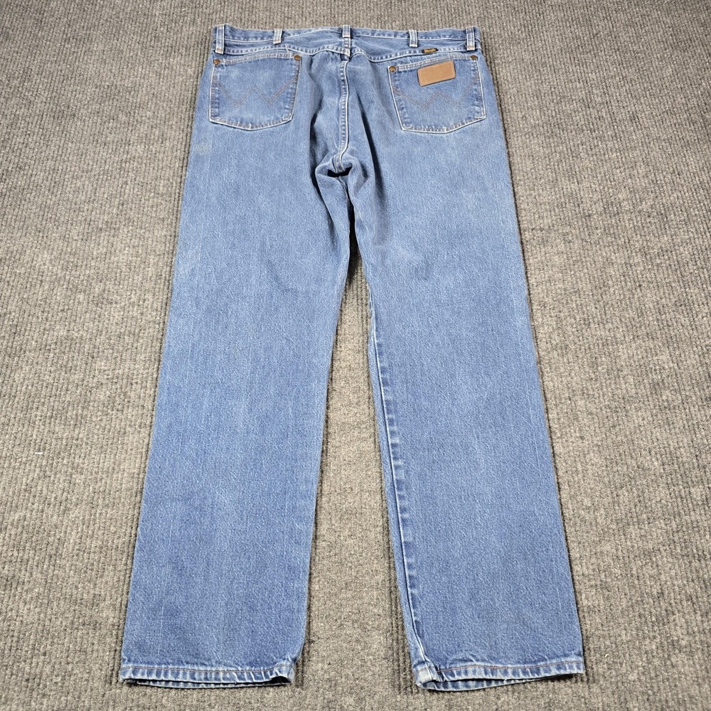 Wrangler Jeans Men 42x32 Blue Classic Straight Western Cowboy USA Made 38x30 - Picture 2 of 16